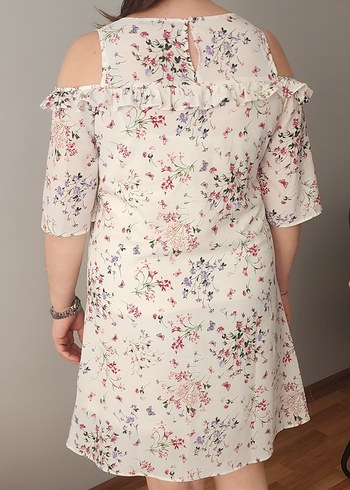 Beyaz Çiçek Desenli Salaş Günlük Elbise - Görsel 3