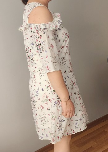 Beyaz Çiçek Desenli Salaş Günlük Elbise - Görsel 2