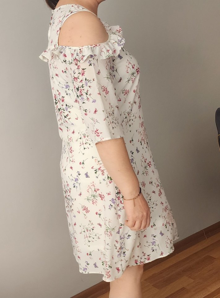 Beyaz Çiçek Desenli Salaş Günlük Elbise - Görsel 2