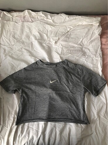 nike logolu gri crop