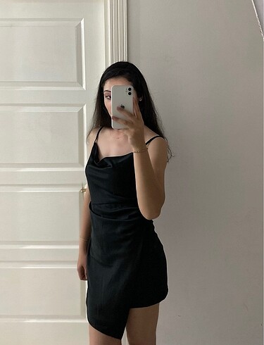 Siyah saten mini elbise