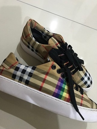 Burberry ayakkabı sadece bir kere giyildi 
