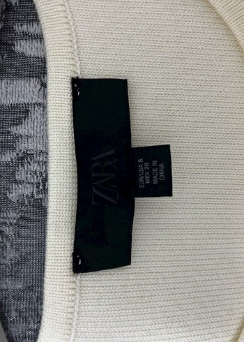 Beyaz Bebek Önlüğü Metal Düğmeli - Görsel 2