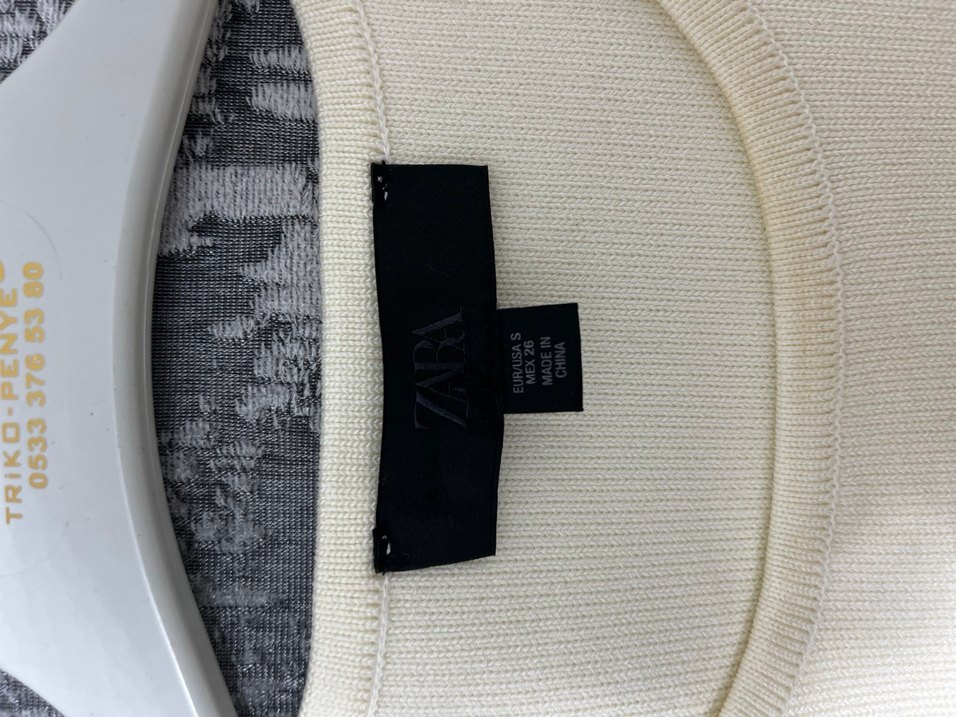 Beyaz Bebek Önlüğü Metal Düğmeli - Görsel 2