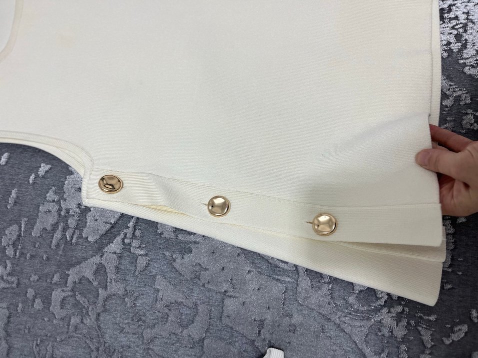 Beyaz Bebek Önlüğü Metal Düğmeli - Görsel 3