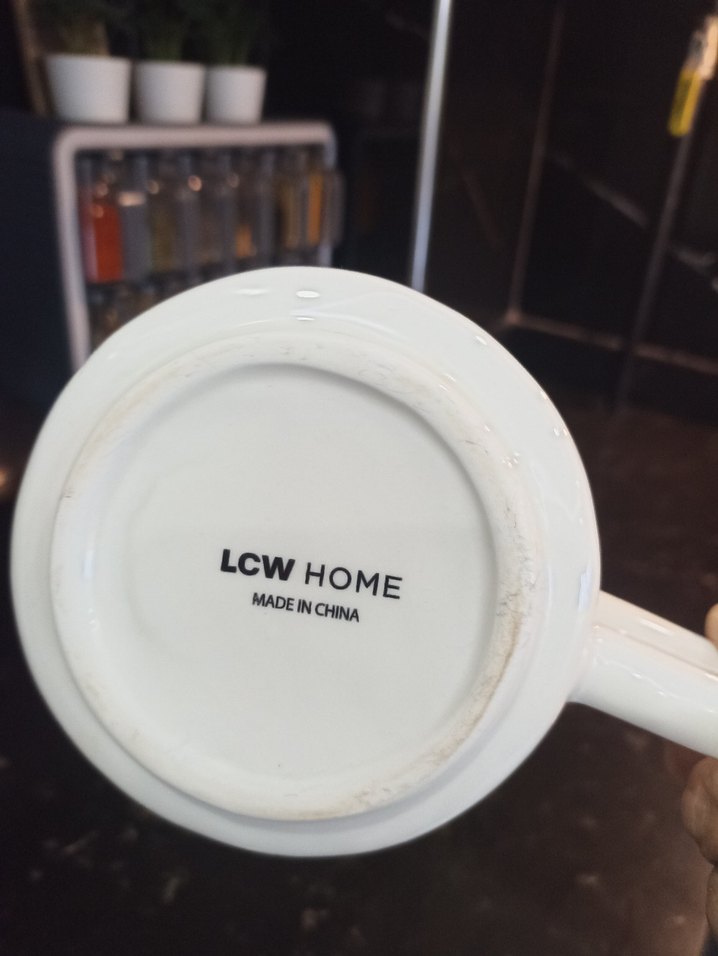 Fiyonk Detaylı Beyaz Seramik Kupa - Görsel 3