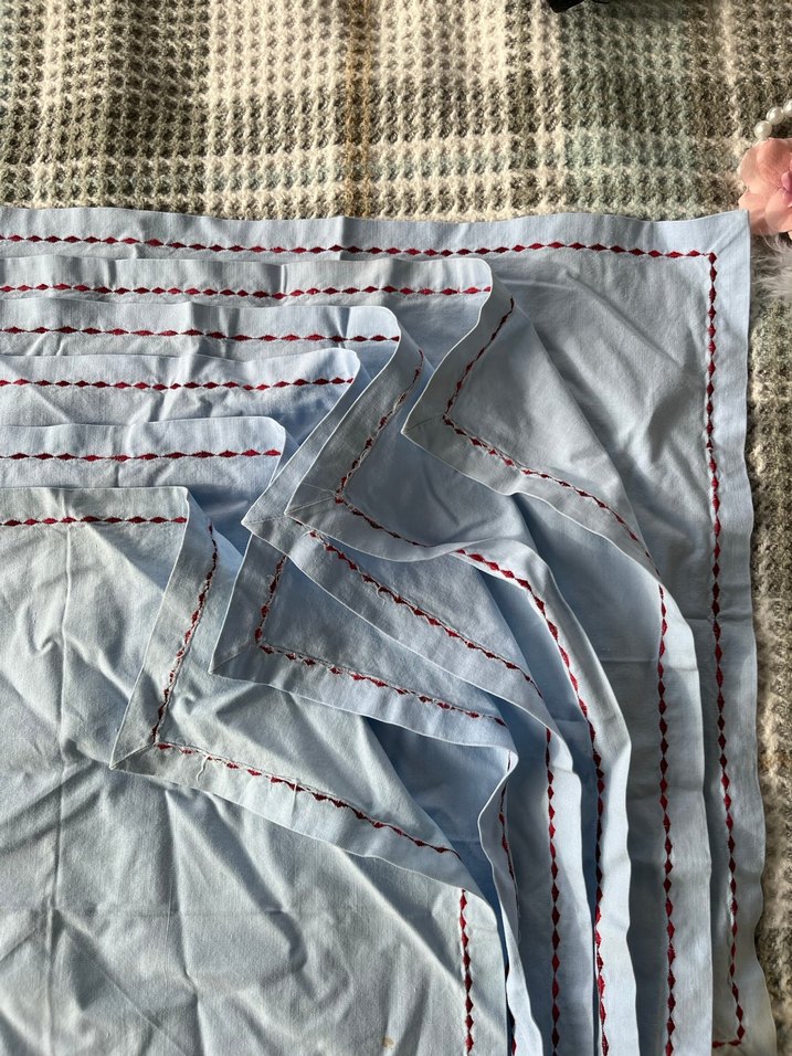 Nakışlı Beyaz Gri Masa Örtüsü Takımı - Görsel 4