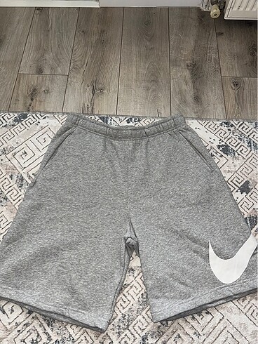 Nike Graphic gri şort
