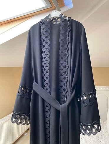 Siyah taşlı abaya