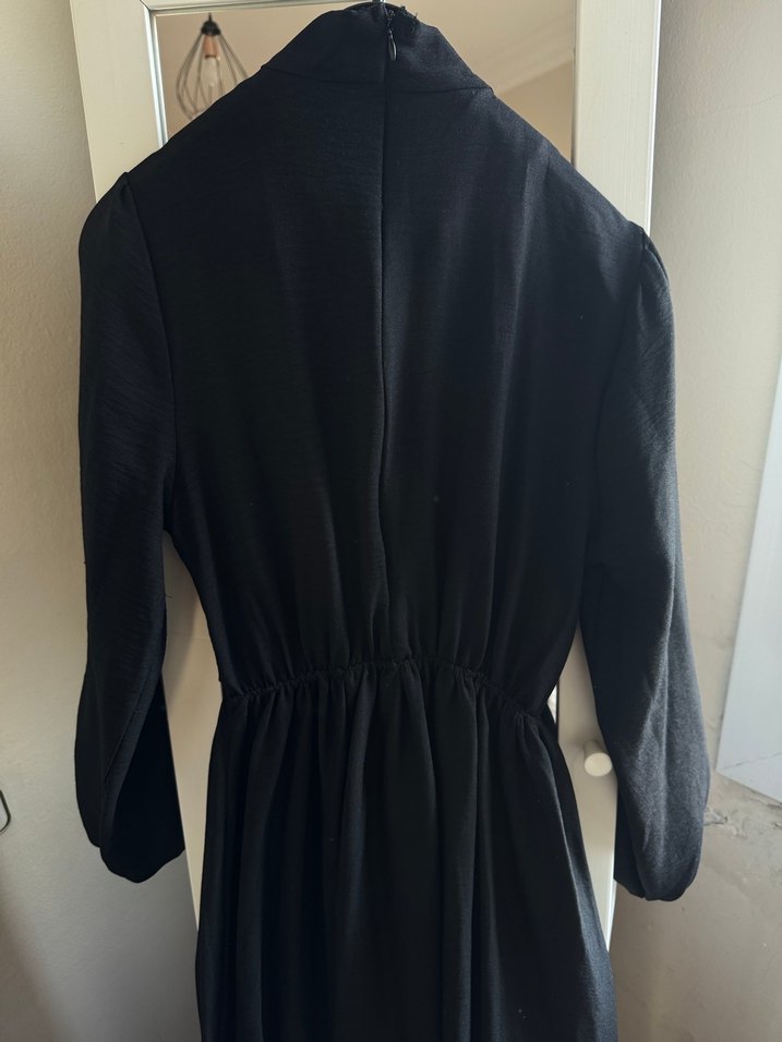 Uzun Siyah Keten Fırfırlı Elbise - Görsel 3