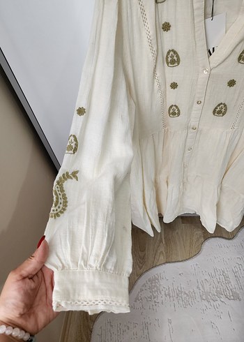 Zara Keten Nakışlı V Yaka Düğmeli Kadın elbise