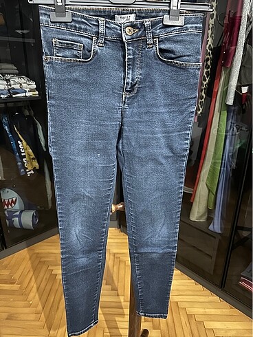 Twist Skinny Jean