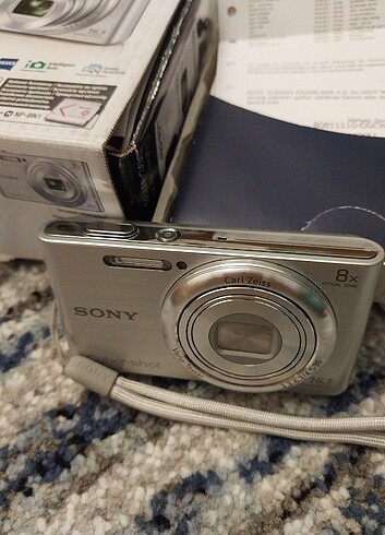 Sony dsc w730 16.1mp 8×optical zoom 25mm wide_angle lens HDmovi
