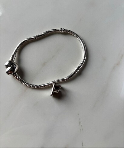 Pandora F harf Charm