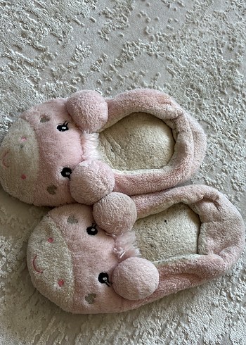 Kız Çocukları İçin Pembe Nakışlı Sıcak Ev Terliği