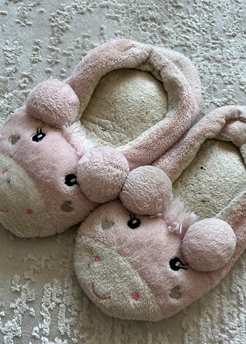 34 Beden Kız Çocukları İçin Pembe Nakışlı Sıcak Ev Terliği
