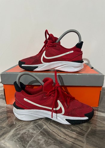 35,5 Beden Kırmızı Nike Bağcıklı Spor Ayakkabı