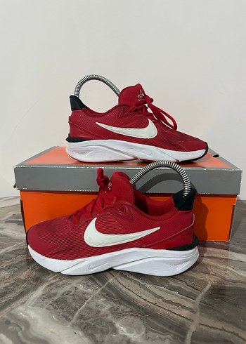 Kırmızı Nike Bağcıklı Spor Ayakkabı