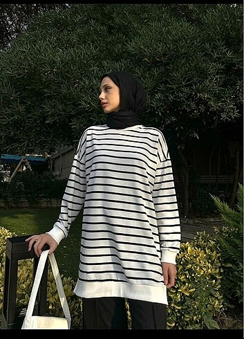 Çizgili Sweatshirt Farklı renklerde mevcuttur