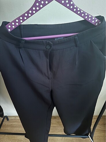 40 Beden siyah Renk Trendyol pantalon
