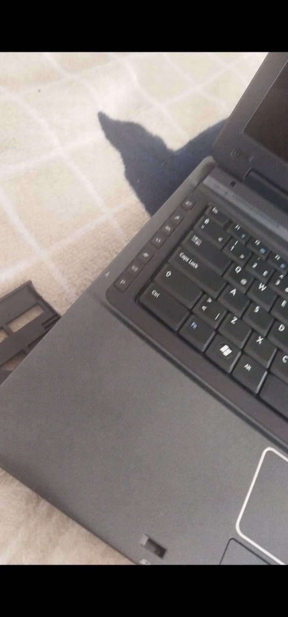 Gri Acer Laptop - Görsel 3