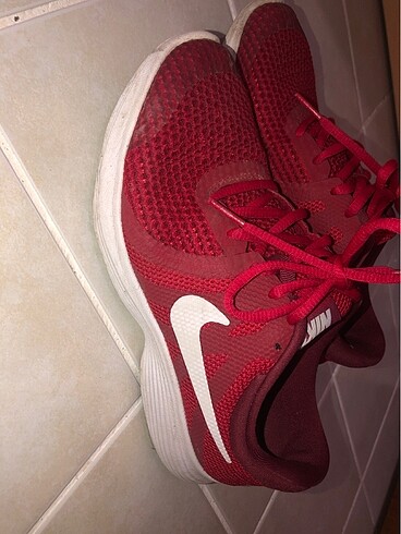 38 Beden Orijinal Nike Kırmızı Ayakkabı