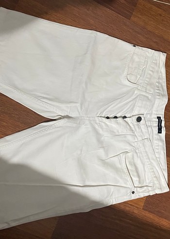 LC Waikiki Beyaz Duz Kesim Erkek Kot Sort