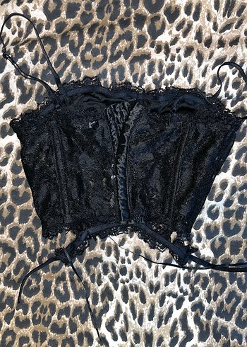 Dantel İşlemeli Siyah Gotik Büstiyer - Görsel 2