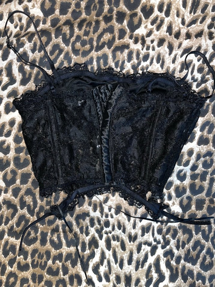 Dantel İşlemeli Siyah Gotik Büstiyer - Görsel 2