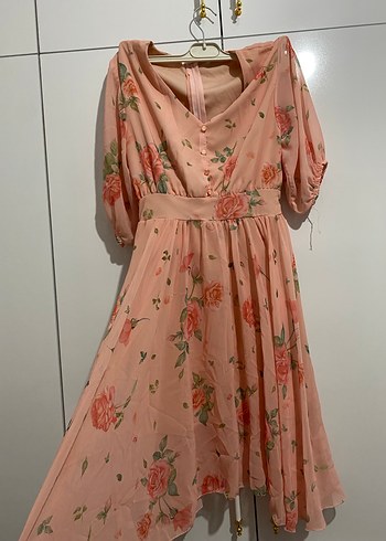 Pembe Çiçekli V Yakalı Elbise
