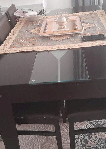 Koyu Kahverengi Ahşap Yemek Masası