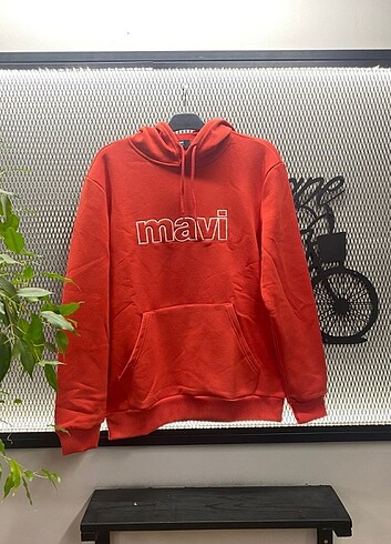 m Beden kırmızı Renk MAVİ SWEATSHİRT