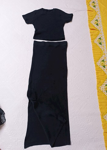 Siyah Alt Üst Etekli Crop Yırtmaçlı Takım - Görsel 2