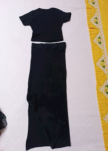 Siyah Alt Üst Etekli Crop Yırtmaçlı Takım - Görsel 3