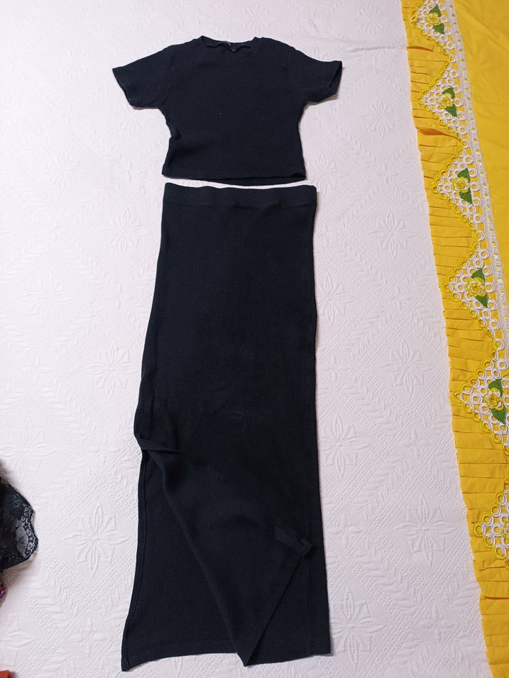 Siyah Alt Üst Etekli Crop Yırtmaçlı Takım - Görsel 2