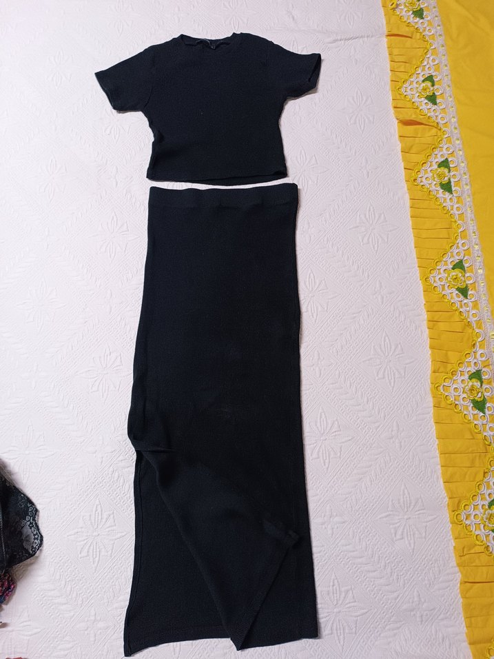 Siyah Alt Üst Etekli Crop Yırtmaçlı Takım - Görsel 3