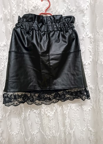 Deri Fırfırlı Siyah Gotik Mini Etek Dantelli