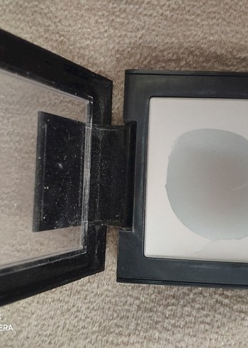 Matte ve Gözeneksiz Görünüm Veren Pudra - Görsel 2