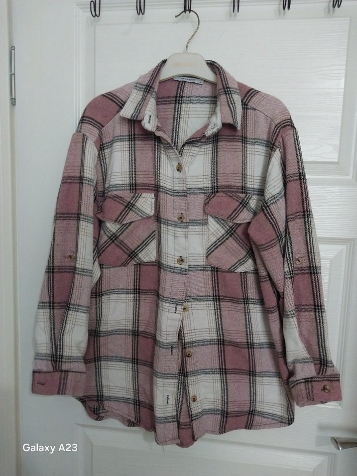 Düğmeli, Uzun Kollu Pembe Kadın Gömlek - Görsel 3