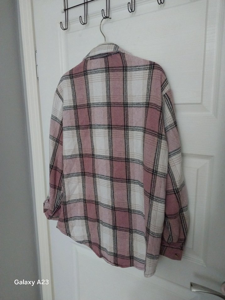 Düğmeli, Uzun Kollu Pembe Kadın Gömlek - Görsel 5