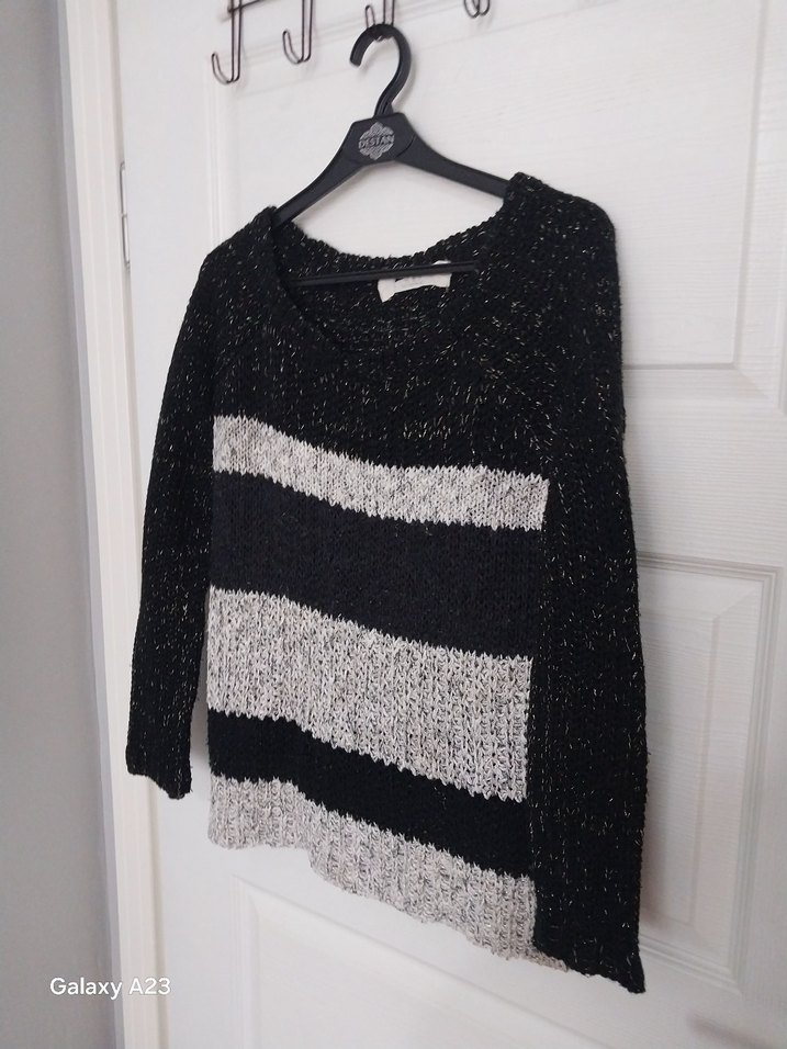 Gri Çizgili Kadın Triko Kazak - Görsel 3