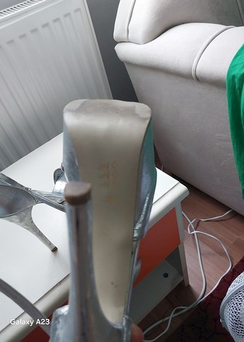 Gri Parlak Metal Topuklu Kadın Ayakkabı - Görsel 4