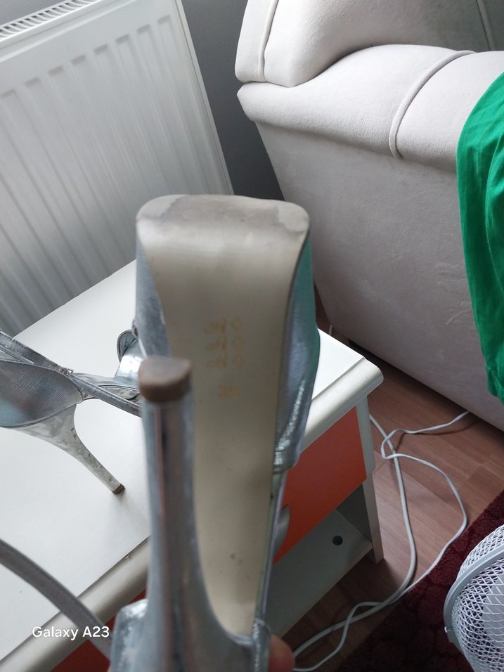 Gri Parlak Metal Topuklu Kadın Ayakkabı - Görsel 4