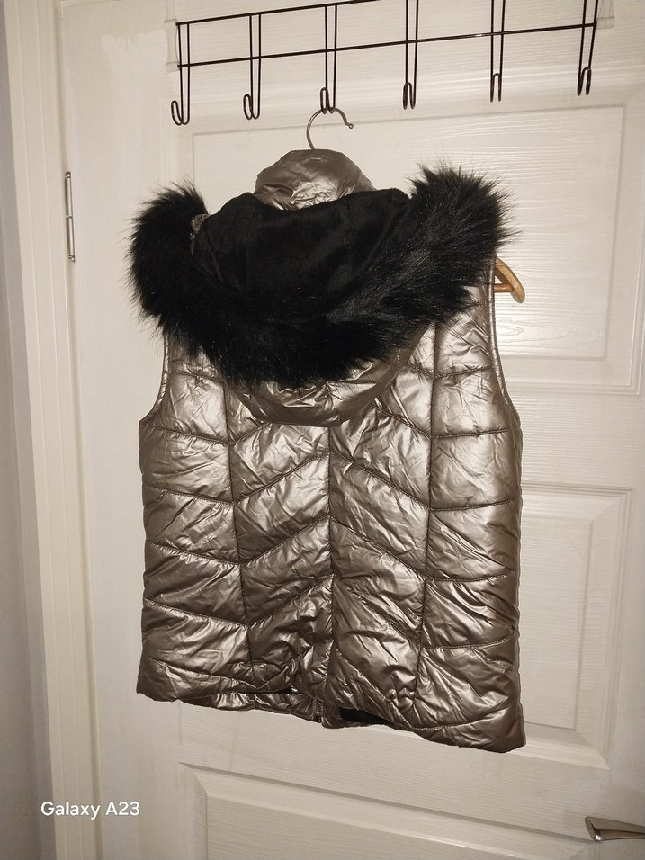 Gri Kürklü Kadın Yelek - Görsel 3