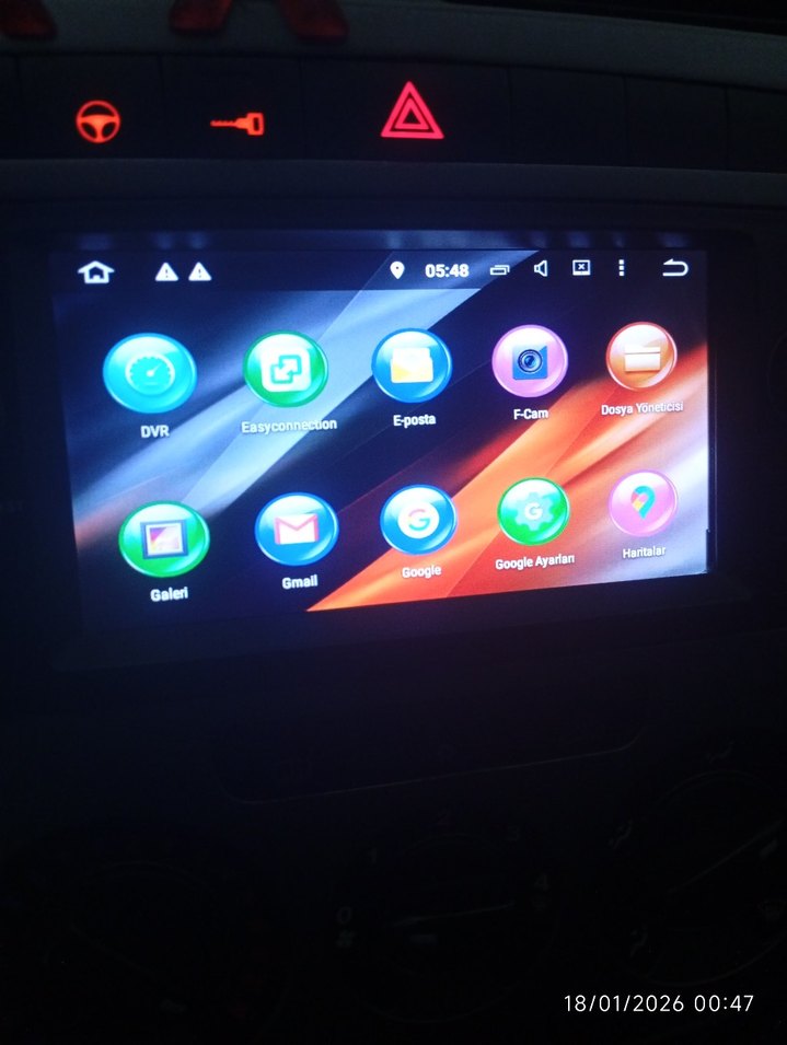 Kırmızı Araç Medya Oynatıcı - Görsel 4