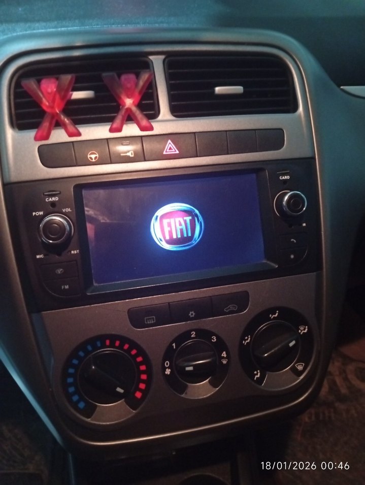 Kırmızı Araç Medya Oynatıcı - Görsel 3