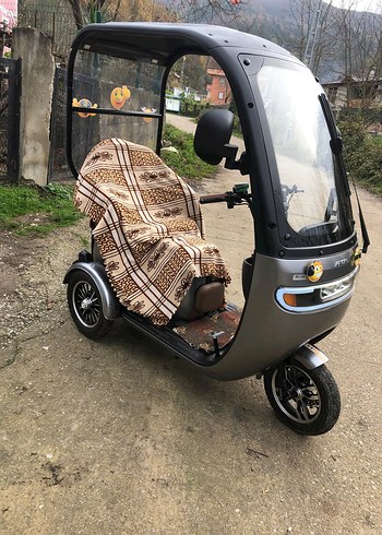 Gri Kapalı Üç Tekerlekli Bisiklet - Görsel 4