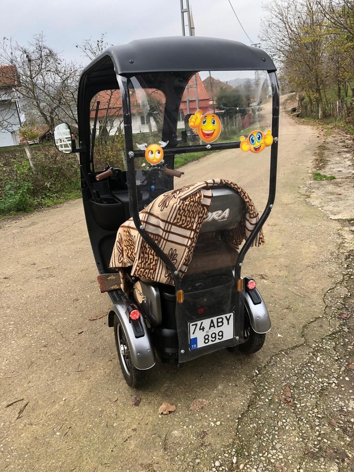 Gri Kapalı Üç Tekerlekli Bisiklet - Görsel 5