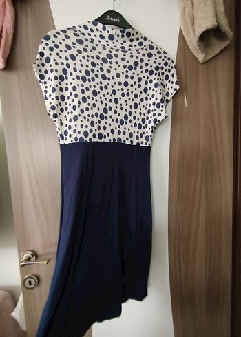 V Yaka Kısa Kollu Midi Elbise - Görsel 3