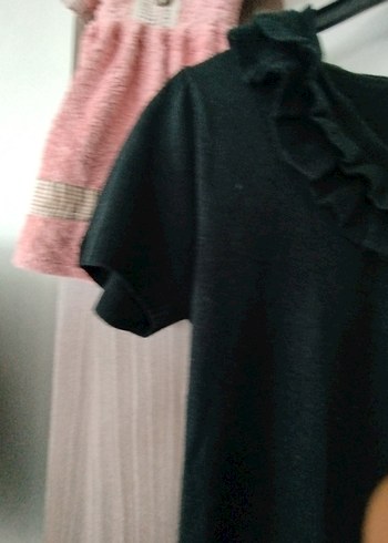 Kısa Kollu Siyah Fırfırlı güller  Kadın Bluz - Görsel 3